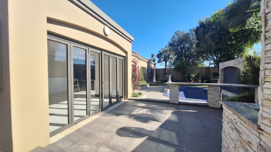 To Let 4 Bedroom Property for Rent in Jim Fouchepark Free State